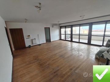 Appartamento Ristrutturato + Garage + Posti Auto R