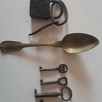cuchiaio ottone  lucchetto  chiavi