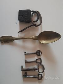 cuchiaio ottone  lucchetto  chiavi