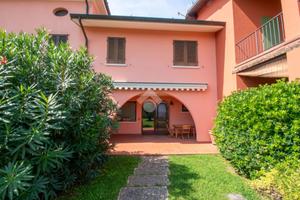 VILLA A SCHIERA A SOIANO DEL LAGO