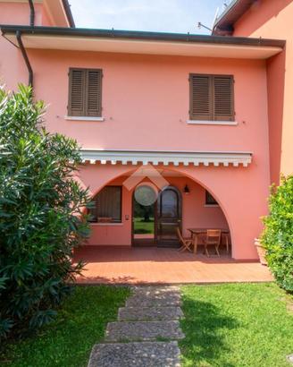 VILLA A SCHIERA A SOIANO DEL LAGO