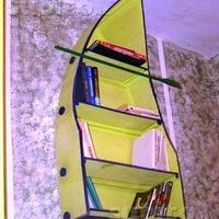 Libreria barca in legno