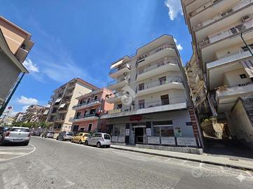 4 LOCALI A TORRE DEL GRECO