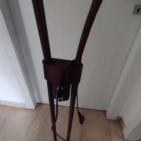 Piantana in ferro battuto.