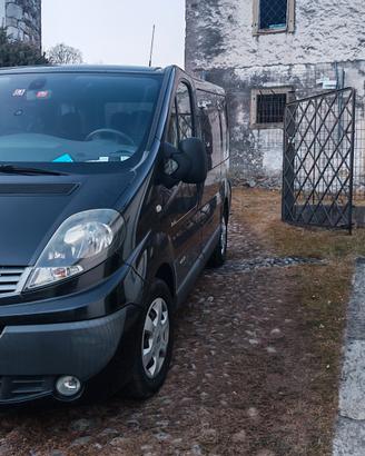 Renault Trafic passenger