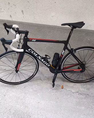 Colnago C-RS Gruppo Ultegra con pedali carbonio.