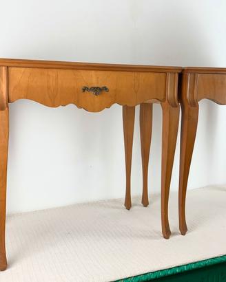 Coppia Comodini in Legno gambe a sciabola