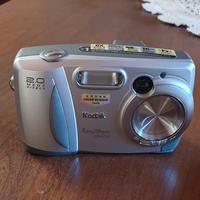 Macchina Fotografica Kodak con custodia. 