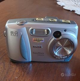 Macchina Fotografica Kodak con custodia. 