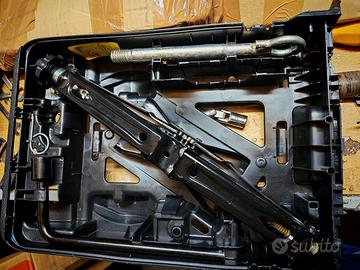 Kit cric con custodia sottosedile per Fiat Scudo