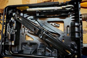 Kit cric con custodia sottosedile per Fiat Scudo