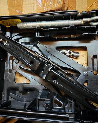 Kit cric con custodia sottosedile per Fiat Scudo