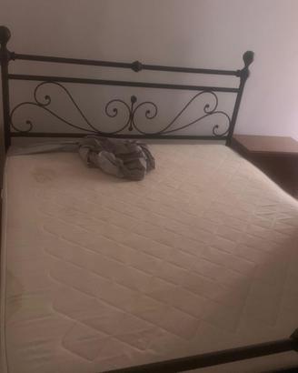 Letto matrimoniale in ferro battuto