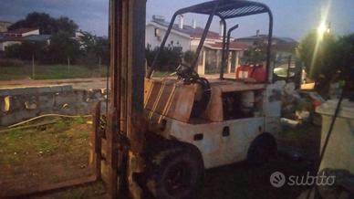 Carrello elevatore muletto