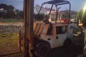 Carrello elevatore muletto