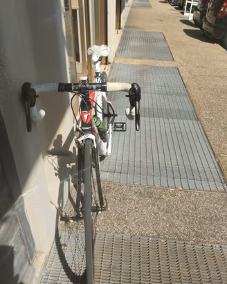 bicicletta Pinarello fp2 in carbonio da corsa