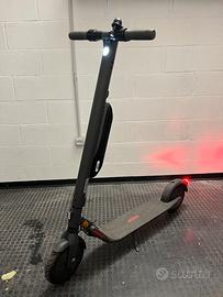 Monopattino Elettrico Segway Ninebot E45E + Altro