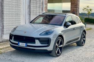 Porsche Macan 2.0 ultimo modello gesso
