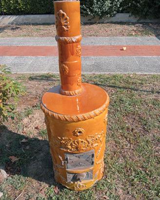 Stufa a legna in maiolica storica