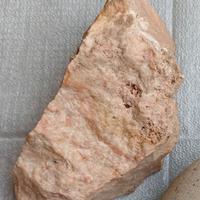 Roccia da collezione di colore rosato