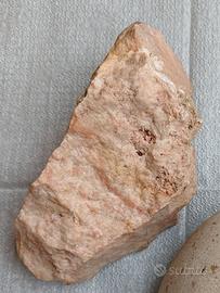 Roccia da collezione di colore rosato