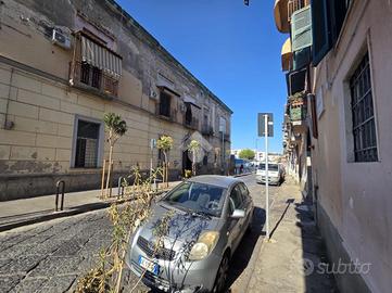 NEGOZIO A NAPOLI