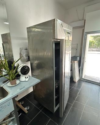 Figorifero inoz 700 litri 0+ 8 • C