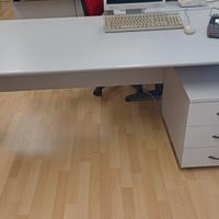 scrivania ufficio completa di cassettiera