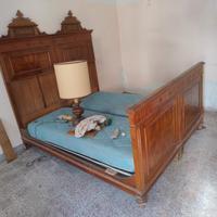 vecchi mobili in legno