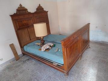 vecchi mobili in legno