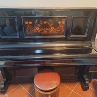 Pianoforte antico verticale a parete