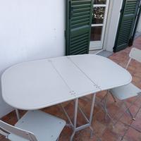 Tavolino da giardino + 4 sedie