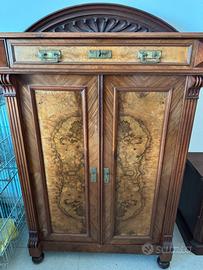 Mobile antico  in radica color noce chiaro