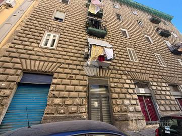NEGOZIO A NAPOLI
