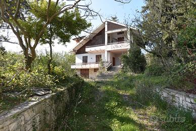 Villa indipendente con terreno a Capriglia Irpina