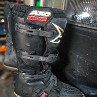 Stivali, casco , pettorina, ginocchiere motocross