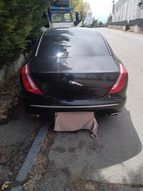 JAGUAR XJ ANNO 2012 BAULE PARAURTI E FANALI POST