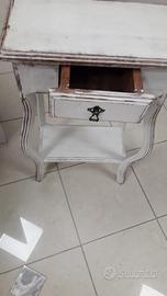 Tavolino con cassetto
