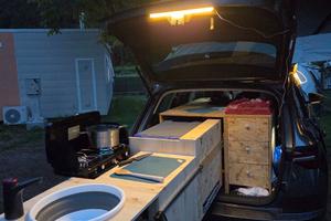 Camperizzazione su misura auto - cucina estraibile