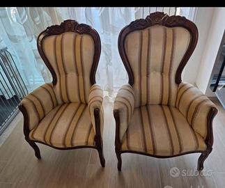 Coppia di poltrone in stile classico