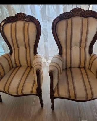 Coppia di poltrone in stile classico
