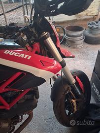 ducati hypermotard 796