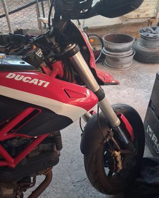 ducati hypermotard 796