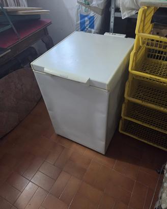 Congelatore a pozzetto Ignis