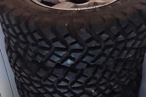 Gomme da fuoristrada e cerchi per Jimny 