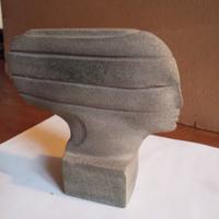 Scultura in pietra d'ispirazione aeronautica decò 