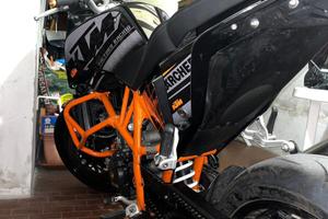KTM DUKE 690
