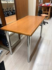Tavolo legno lucido con gambe metalliche