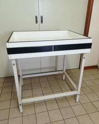 Bancarella con piano estraibile