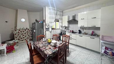 APPARTAMENTO IN VILLA CON TAVERNETTA E GIARDINO